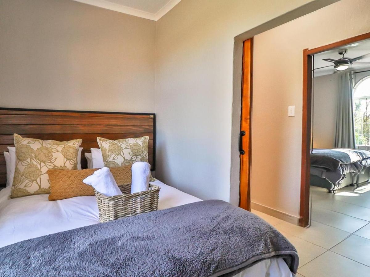 Featherwood Farm & Nyala Lodge Rayton Extérieur photo
