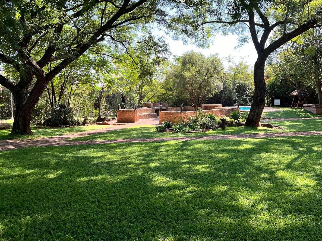 Featherwood Farm & Nyala Lodge Rayton Extérieur photo
